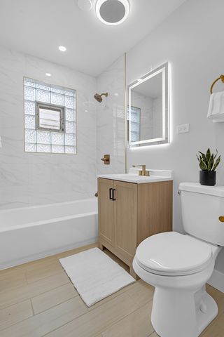 2712 W Balmoral Avenue 2E, Chicago, IL 60625