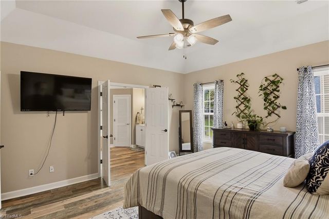 1733 Abbottsford Drive, Kernersville, NC 27284