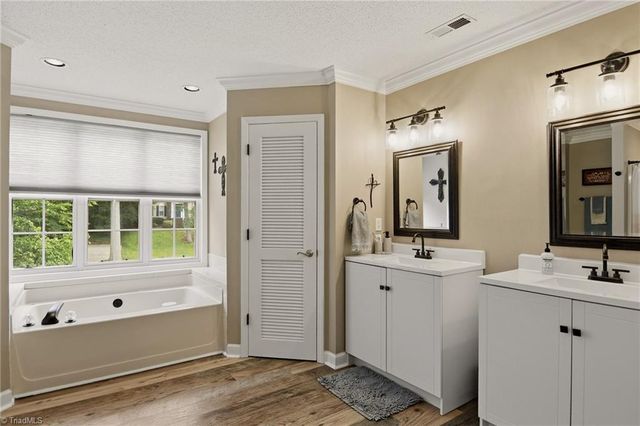 1733 Abbottsford Drive, Kernersville, NC 27284