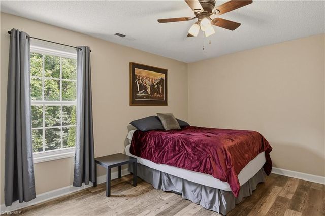 1733 Abbottsford Drive, Kernersville, NC 27284