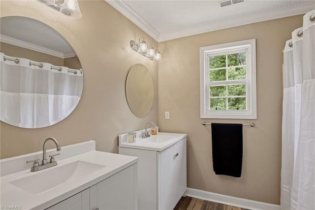 1733 Abbottsford Drive, Kernersville, NC 27284