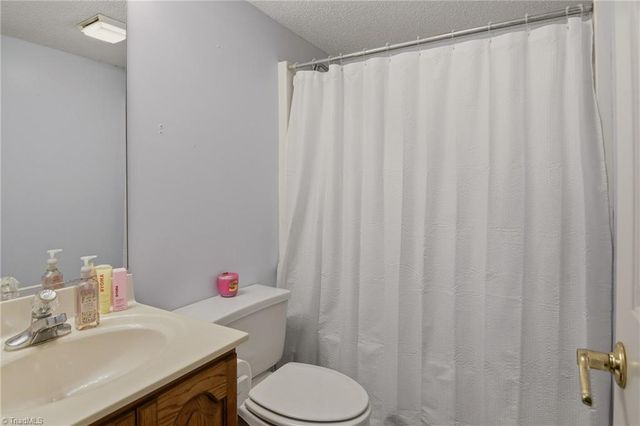 1733 Abbottsford Drive, Kernersville, NC 27284