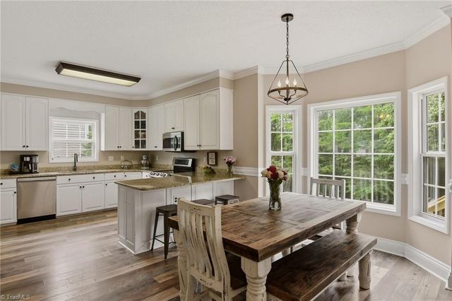 1733 Abbottsford Drive, Kernersville, NC 27284