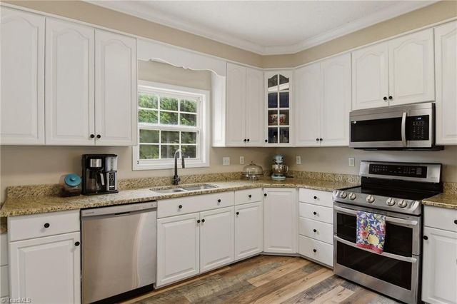 1733 Abbottsford Drive, Kernersville, NC 27284