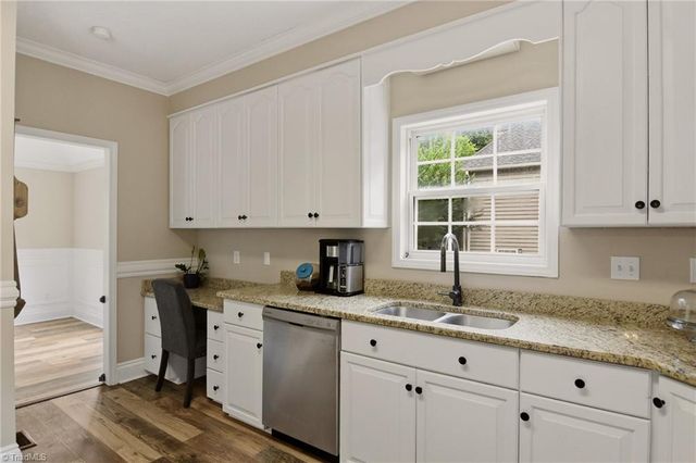 1733 Abbottsford Drive, Kernersville, NC 27284