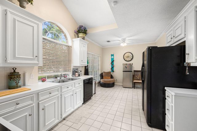 7202 N Fawn River Circle, Spring, TX 77379