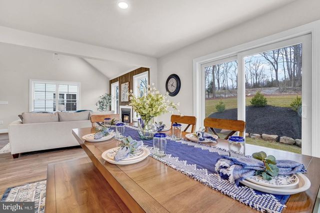 19 ELI DR, York, PA 17404