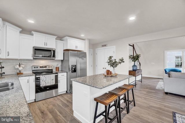 19 ELI DR, York, PA 17404