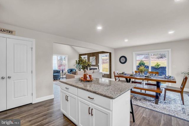 19 ELI DR, York, PA 17404