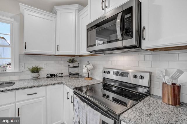 19 ELI DR, York, PA 17404