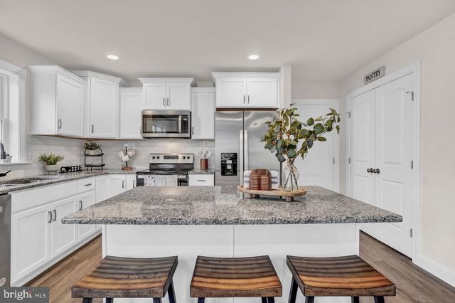 19 ELI DR, York, PA 17404