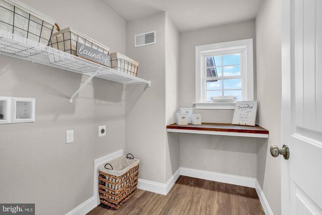 19 ELI DR, York, PA 17404