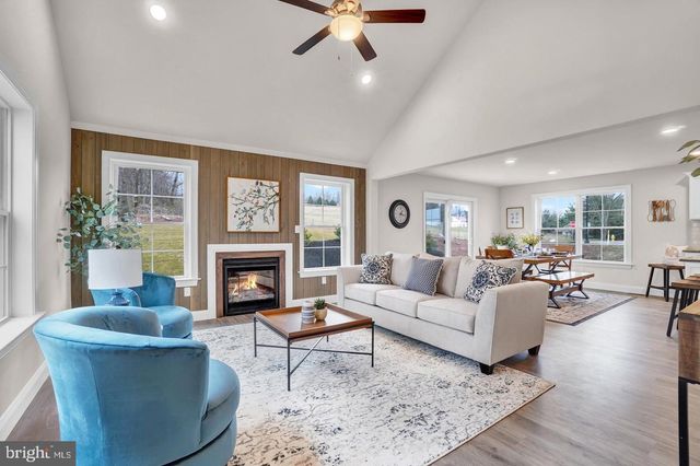 19 ELI DR, York, PA 17404