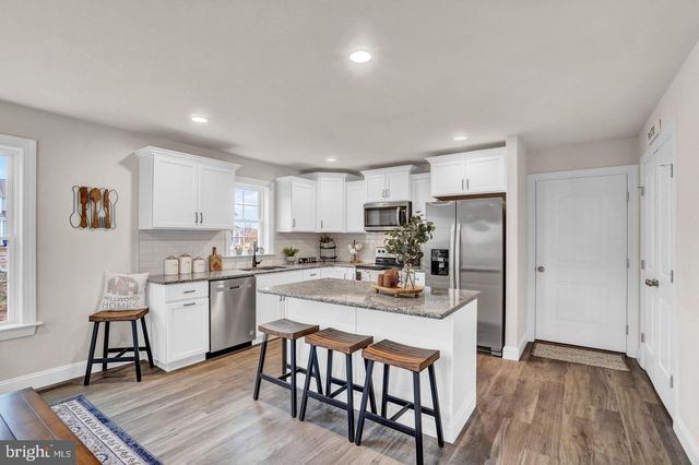 19 ELI DR, York, PA 17404