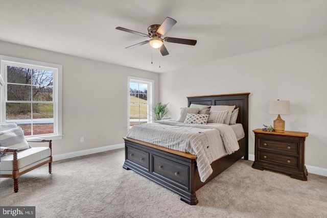 19 ELI DR, York, PA 17404