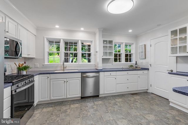 2524 N RIDGEVIEW RD N, Arlington, VA 22207