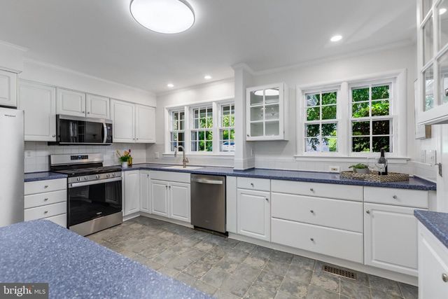 2524 N RIDGEVIEW RD N, Arlington, VA 22207