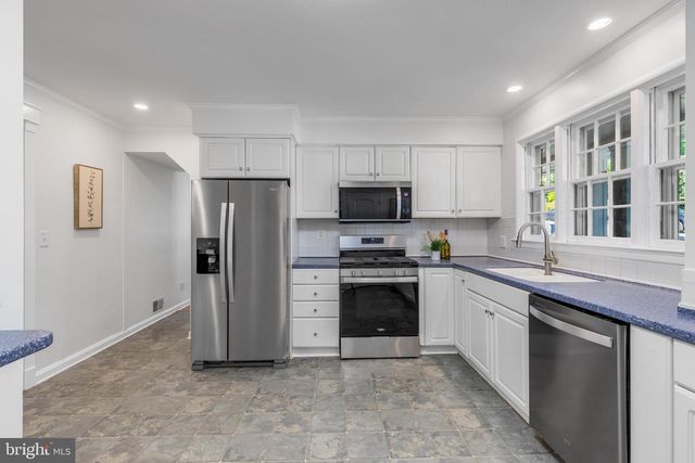 2524 N RIDGEVIEW RD N, Arlington, VA 22207
