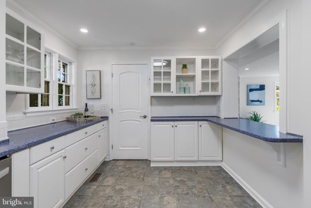 2524 N RIDGEVIEW RD N, Arlington, VA 22207