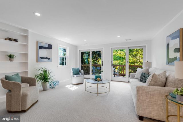 2524 N RIDGEVIEW RD N, Arlington, VA 22207