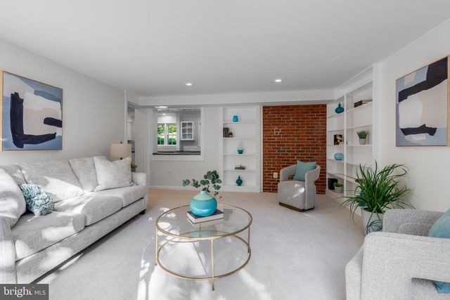 2524 N RIDGEVIEW RD N, Arlington, VA 22207