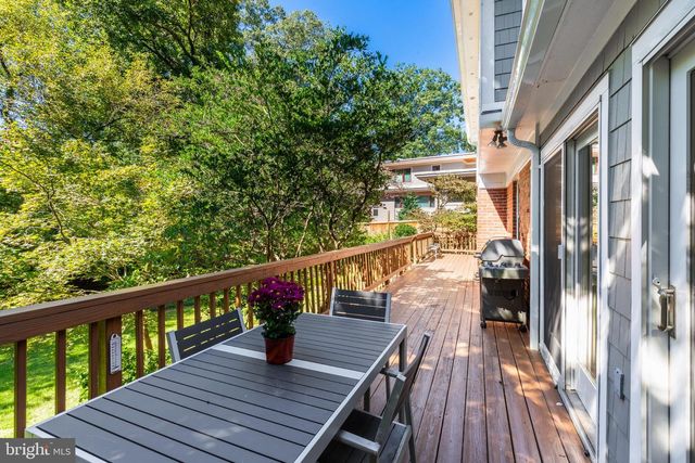 2524 N RIDGEVIEW RD N, Arlington, VA 22207