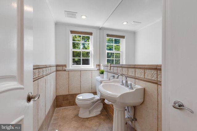 2524 N RIDGEVIEW RD N, Arlington, VA 22207