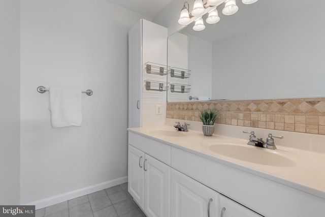 2524 N RIDGEVIEW RD N, Arlington, VA 22207