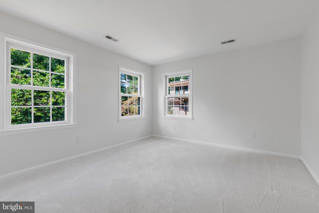 2524 N RIDGEVIEW RD N, Arlington, VA 22207