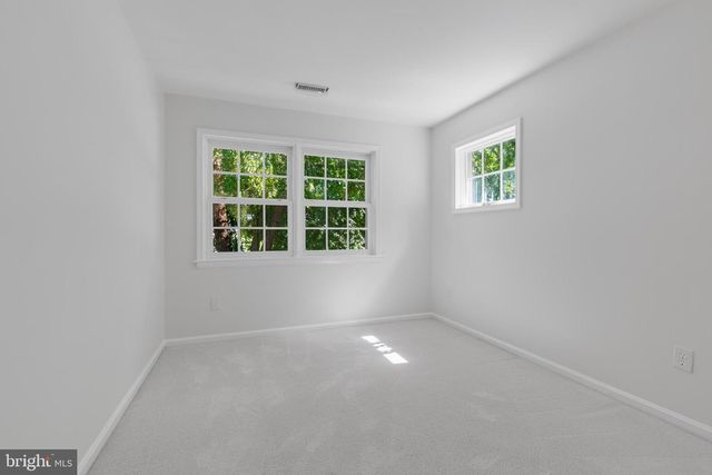 2524 N RIDGEVIEW RD N, Arlington, VA 22207