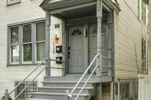 1116 W Roscoe Street 1, Chicago, IL 60657