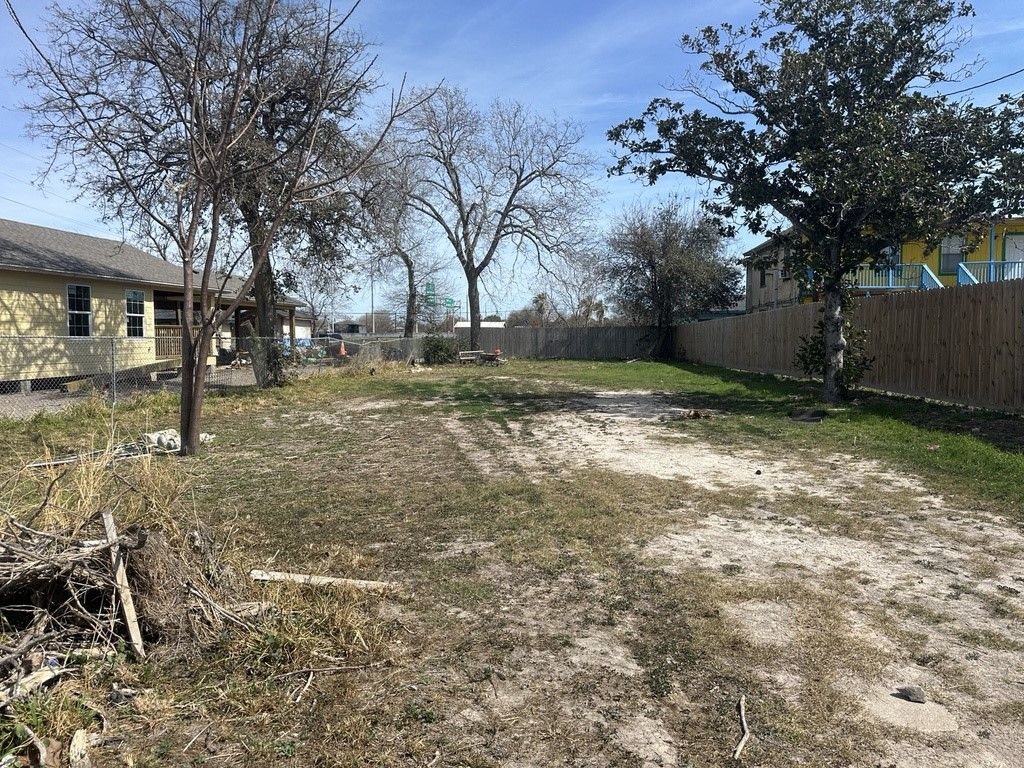 814 18th St, Corpus Christi, TX 78405 — photo 2