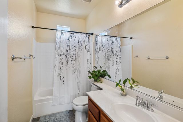 692 Humbert St, Folsom, CA 95630