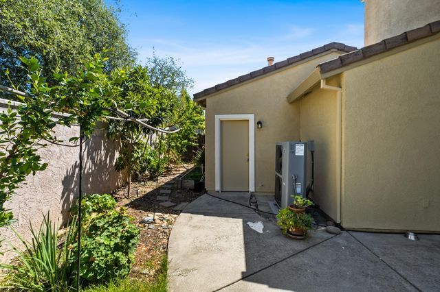 692 Humbert St, Folsom, CA 95630