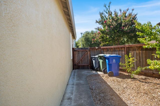 692 Humbert St, Folsom, CA 95630
