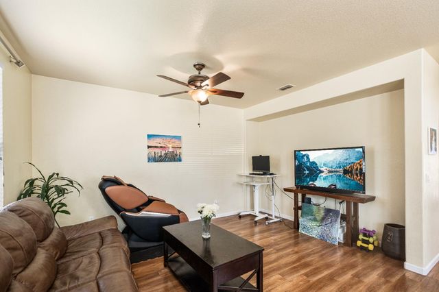 692 Humbert St, Folsom, CA 95630