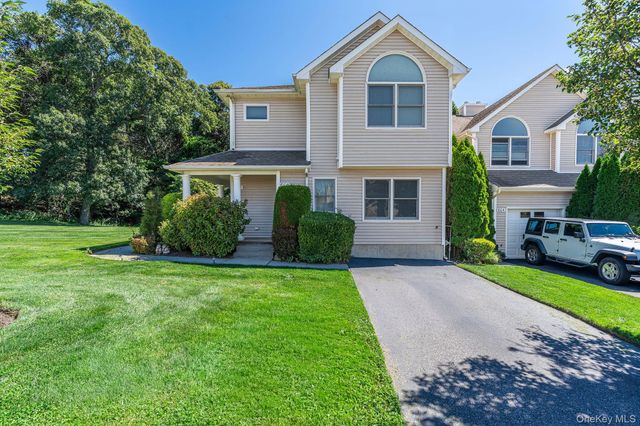606 Willow Pond Drive 606, Riverhead, NY 11901
