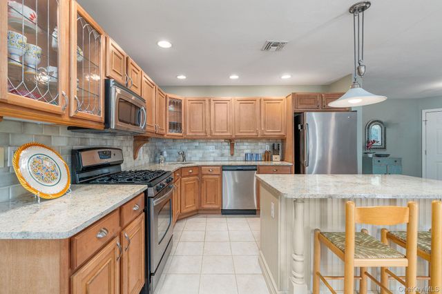 606 Willow Pond Drive 606, Riverhead, NY 11901
