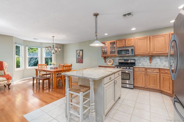 606 Willow Pond Drive 606, Riverhead, NY 11901