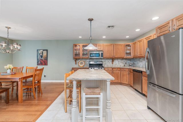 606 Willow Pond Drive 606, Riverhead, NY 11901