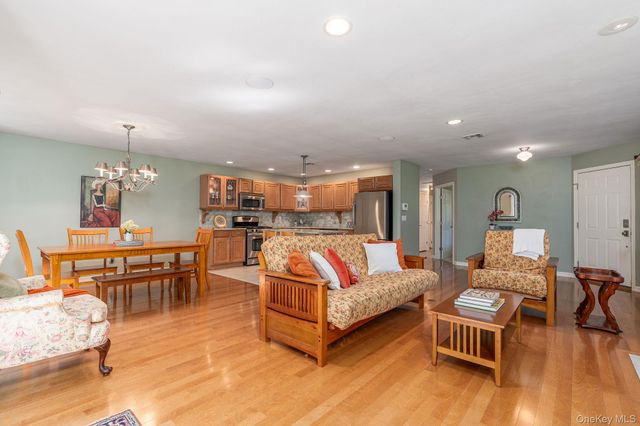 606 Willow Pond Drive 606, Riverhead, NY 11901