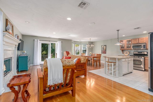 606 Willow Pond Drive 606, Riverhead, NY 11901