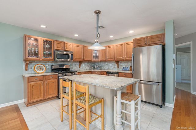 606 Willow Pond Drive 606, Riverhead, NY 11901
