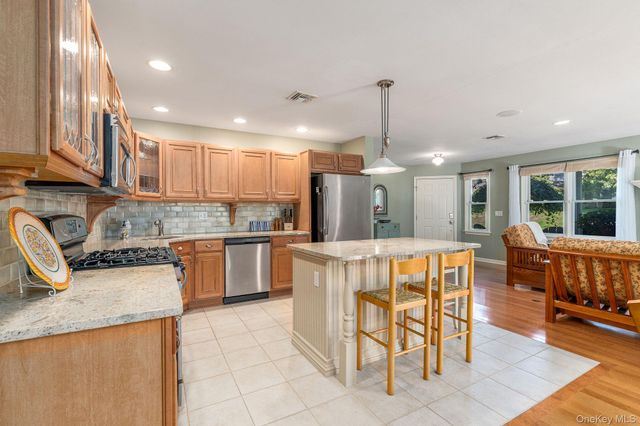 606 Willow Pond Drive 606, Riverhead, NY 11901