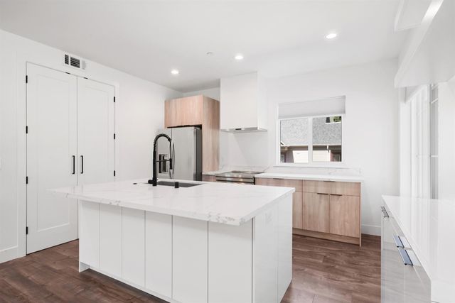 1431 W St, Sacramento, CA 95818