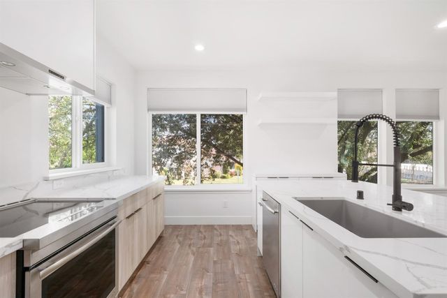 1431 W St, Sacramento, CA 95818