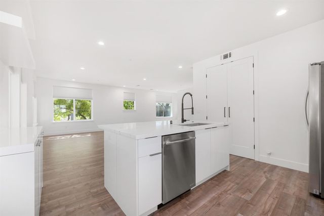 1431 W St, Sacramento, CA 95818