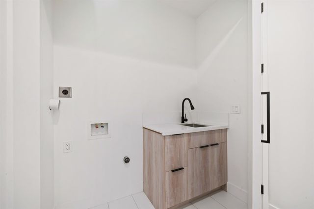 1431 W St, Sacramento, CA 95818