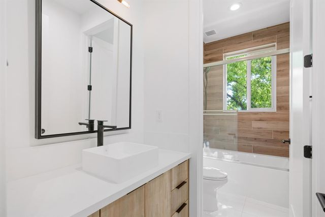 1431 W St, Sacramento, CA 95818