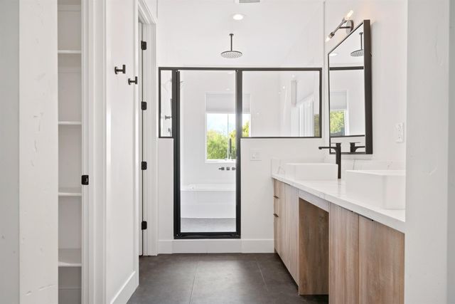 1431 W St, Sacramento, CA 95818